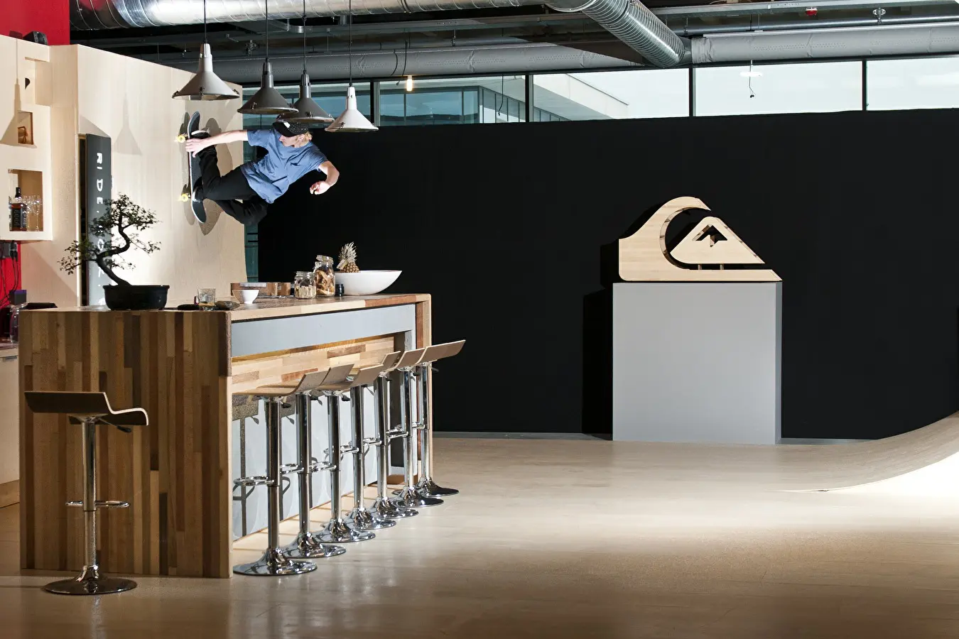 Quicksilver Showroom Nine Yards retail custom